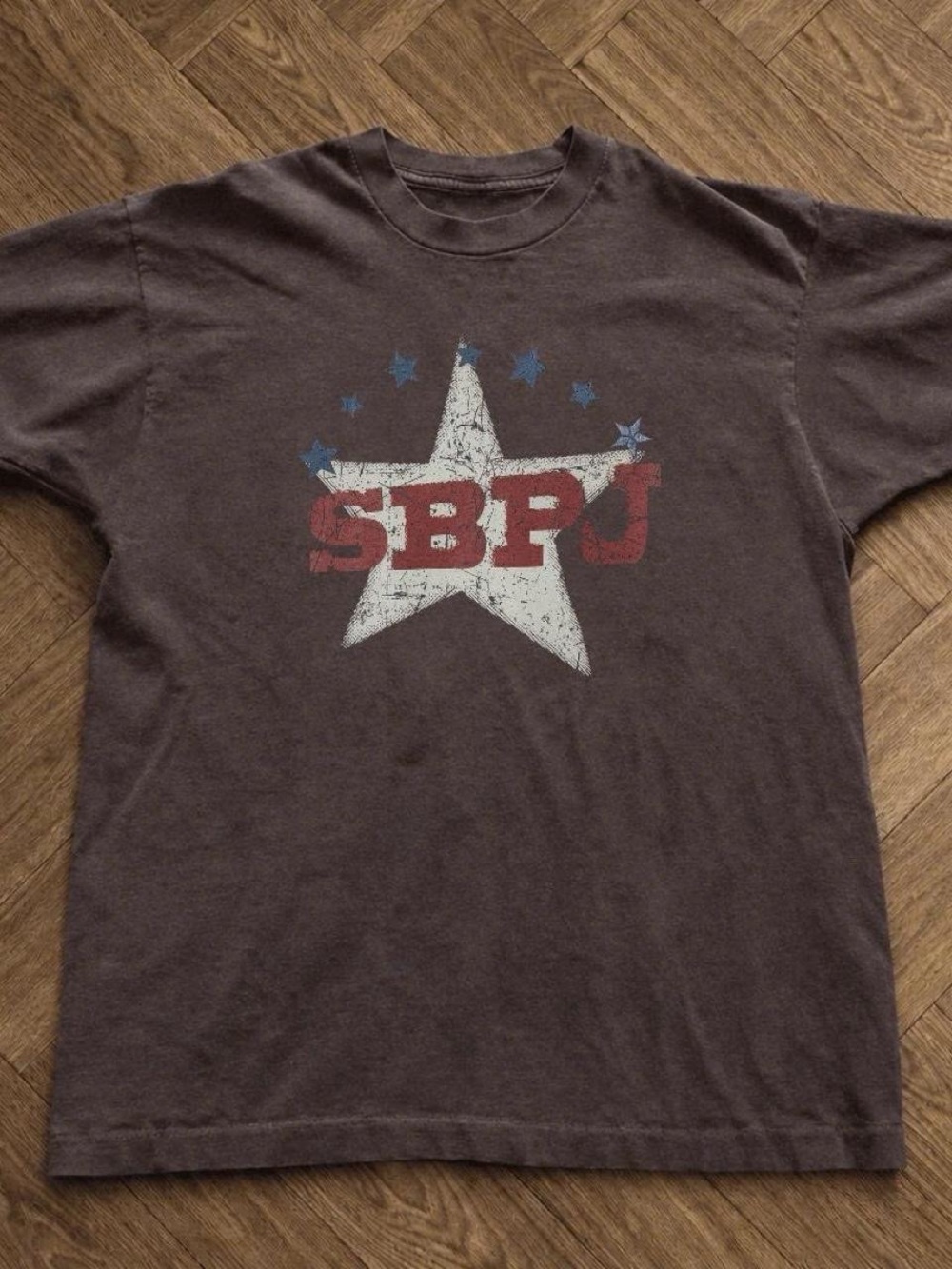 Gildan Brown Short-Sleeve Tee with White Star and Red Lettering